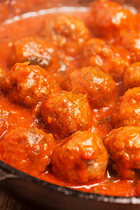 配番茄酱的肉球牛肉生活盘子蔬菜营养肉丸平底锅胡椒食物午餐图片