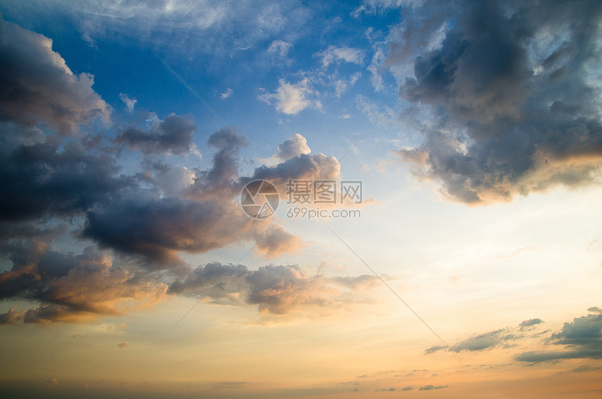 白云和太阳天气天际气候场景阳光云景白色蓝色美丽臭氧图片