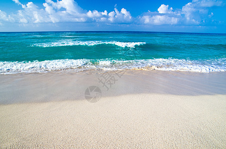 海滨海滩天堂热带天空海岸旅行太阳冲浪蓝色支撑阳光图片