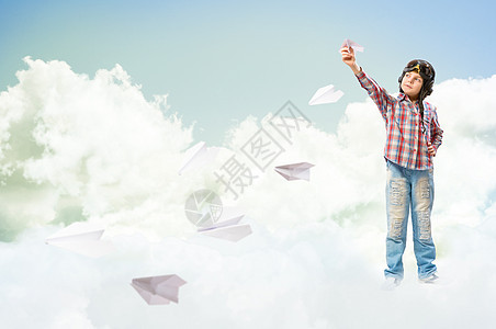 男孩梦想成为一名飞行员头盔勇气天空空气翅膀男生蓝色乐趣男性孩子图片