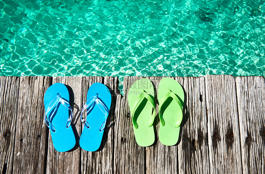 码头滑轮机风景字拖丁字裤热带旅行凉鞋绿色海景假期海滩图片