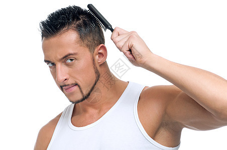 头发完美的男人用梳子刷皮肤理发师护理发型身体眼睛粉碎卫生小伙子成人图片