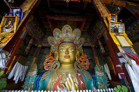 张昌 未来佛祖的雕像雷旅行游客文化背景图片