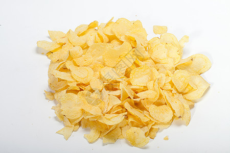 白背景孤立的土豆薯片色彩小吃宏观食物黄色油炸饮食波纹盐渍美食图片