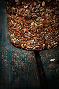 面包的果土面包种子小麦桌子脆皮食物美食包子早餐木板谷物图片