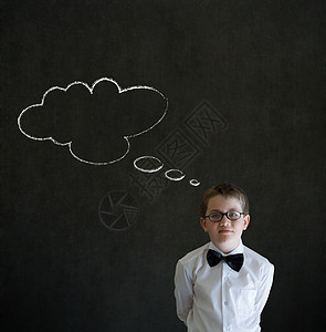 思考的男孩打扮成商业人 有思考的粉笔乌云商务学校黑板人士孩子白色风暴智力思维学生图片