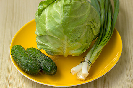 盘子上的黄瓜 洋葱和卷心菜农业午餐营养蔬菜草药维生素黄色饮食食物图片