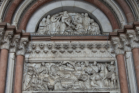 Lucca  来自圣马丁大教堂外墙的详情教会浮雕狮子门户网站建筑学宽慰雕塑艺术图片
