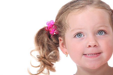 带辫子的小女孩红色金发女郎粉色卷曲发带蓝眼睛珍珠婴儿生气耳朵图片