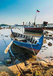 泰国海上渔船在泰国的海岸尾巴气候旅行假期天际运输地平线支撑游客海洋背景