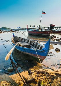 泰国海上渔船在泰国的海岸尾巴气候旅行假期天际运输地平线支撑游客海洋图片