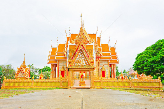泰国寺庙的金塔遗产艺术宗教建筑学游客历史蓝色考古学佛教徒文化图片