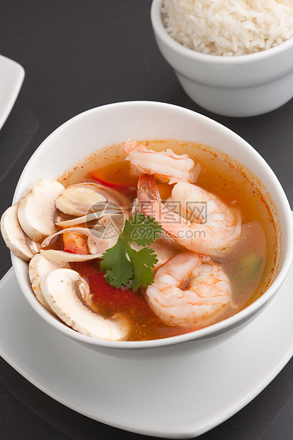 泰国蔬菜汤 加虾烹饪盘子饮食桌子对虾用餐美味海鲜国王食物图片