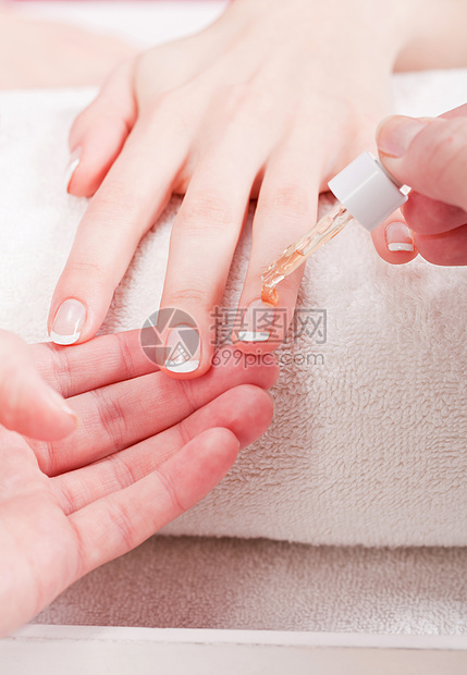 美容疗养院修指甲手指美甲师按摩女士化妆品抛光美容师沙龙液体皮肤图片