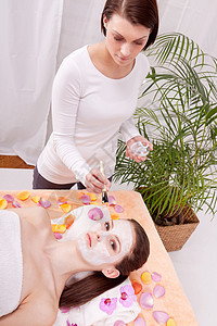 妇女面对美容整容化妆品面具刷子药品治疗毛巾化妆师身体水疗女性呵护图片