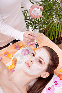 妇女面对美容整容化妆品女性呵护美容师治疗皮肤美容院疗法面膜水疗化妆师图片