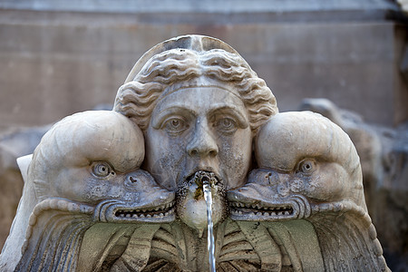 意大利罗马广场巴洛克喷泉的雕塑细节古董来源正方形建筑学旅行旅游风格喷泉神话雕像图片