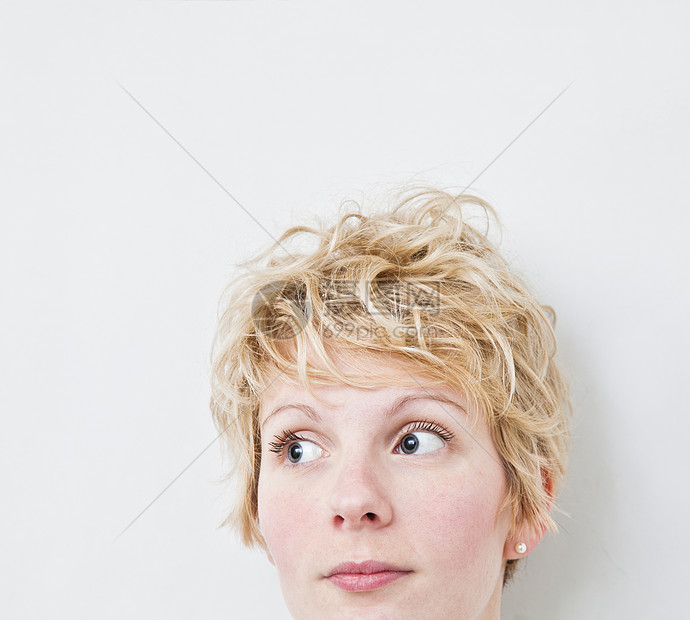 看球吧汇聚顶尖解说与深度分析让每位球迷都能看懂战术背后的智慧与较量