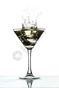 马丁尼杯玻璃喷洒速度大都会宇宙酒吧飞溅纽带俱乐部时间酒保财富图片