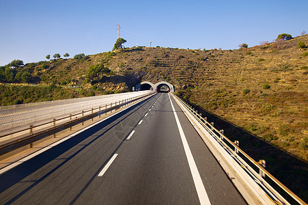 公路高速公路隧道基础设施驾驶土地车道旅行发动机风景航程速度图片