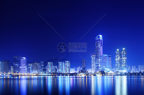 香港晚上的天线办公室天际金融经济商业场景摩天大楼港口景观城市图片