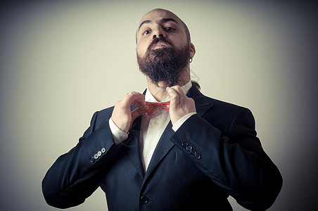 风趣优雅的长胡子男子商务红色人士商业男性夹克表情领带胡须工作室图片