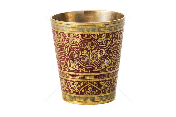 白底带装饰品的铜杯古董风格金属水壶艺术手工高脚杯金子雕刻古铜色图片