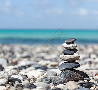 Zen 平衡的石头堆禅意金字塔冥想花岗岩海滩卵石海洋风水风景岩石图片