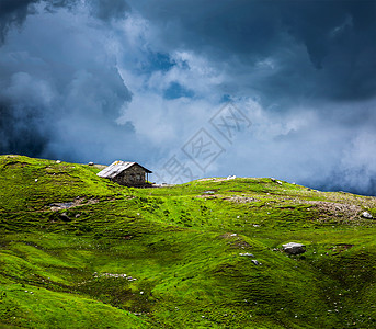 的风景背景概念  环境背景草地房屋魔法山脉建筑丘陵寂寞天空大厦住宅图片