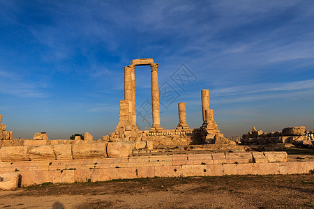 约旦AlQasr工地安曼Citadel的大力神寺岩石寺庙帝国废墟地标遗迹避难所历史性建筑石头图片