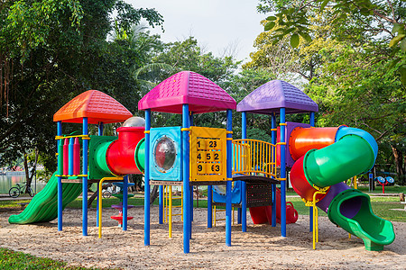 游戏场橡皮晴天玩具娱乐丛林楼梯公园蓝色地面栏杆图片