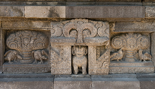 印度尼西亚普兰巴南寺庙墙上的雕刻地标宗教石头控制板风格废墟故事雕像神话考古学图片