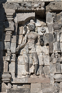 印度尼西亚佛教寺庙女神在救济雕刻的圣物建筑学装饰品装饰观音女性佛教徒宽慰雕像考古学建筑图片