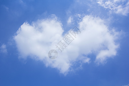 红心形状云戏剧性白色想像力天空阳光摄影画幅蓝色晴天背景图片