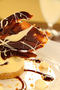 与巧克力奶酪蛋糕烹饪育肥营养食物奶油美食玻璃味道用餐坚果图片