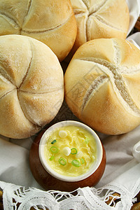 面包和黄油餐巾早餐营养食物烹饪美食味道圆形草药午餐图片