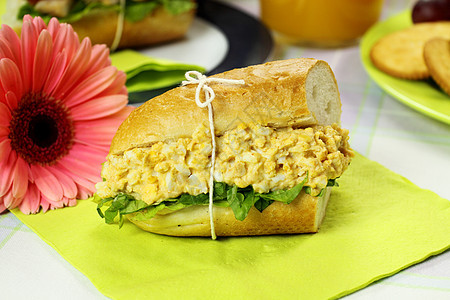 鸡蛋和生菜卷用餐种子橙汁细绳美食午餐味道包子烹饪餐巾图片