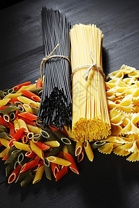 意大利意大利面粉种类和形状的多样化美食小麦宏观烹饪桌子营养团体午餐食物文化图片