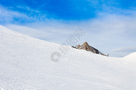 冬季与Kaprun度假村滑雪斜坡山脉晴天顶峰冰川假期旅行阳光天际太阳爬坡图片