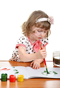 女孩绘图孩子绘画学习裙子教育刷子苗圃工作室桌子卷发图片