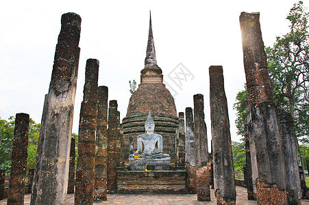 泰国Sukhothai历史公园的Wat Sa Si公园考古学场景文化宗教寺庙废墟建筑学历史雕像图片