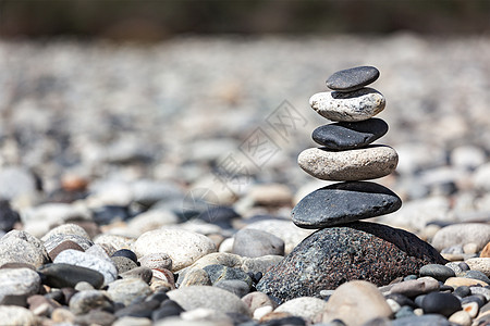 Zen 平衡的石头堆风水鹅卵石石头卵石碎石精神金字塔巨石岩石风景图片