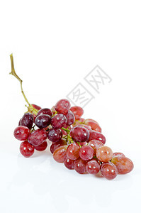 在白色的葡萄饮食健康饮食水果浆果庄稼植物红色甜食图片