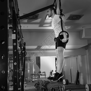 交叉健身池钻戒男子浸泡运动锻炼男人力量健美训练建筑俱乐部身体健身房酒吧体操图片