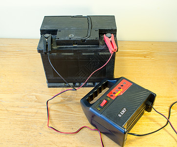 自动充电器夹连接蓄积器图片