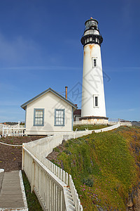 加利福尼亚中海岸的鸽子点灯塔 在加州中央海岸海岸海景栅栏天空信号波浪历史性蓝色地标公园图片