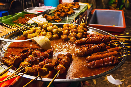 其他许多东南亚国家中流行的民族菜团萨沙Sa炙烤红色花生美食烧烤猪肉食物餐厅文化洋葱图片