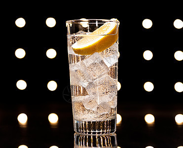 金力汤姆柯林斯火花玻璃夜生活柠檬食物派对骡子庆典俱乐部酒精图片