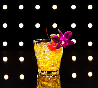 Mai Tai鸡尾酒俱乐部派对果汁橙子玻璃酒精冰块热带菠萝调酒师图片