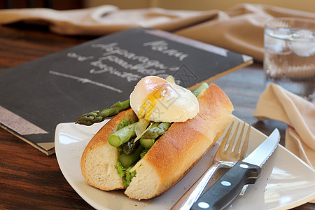 食人鱼和偷猎鸡蛋味道烹饪面包菜单黑板笔板包子食物美食早餐图片